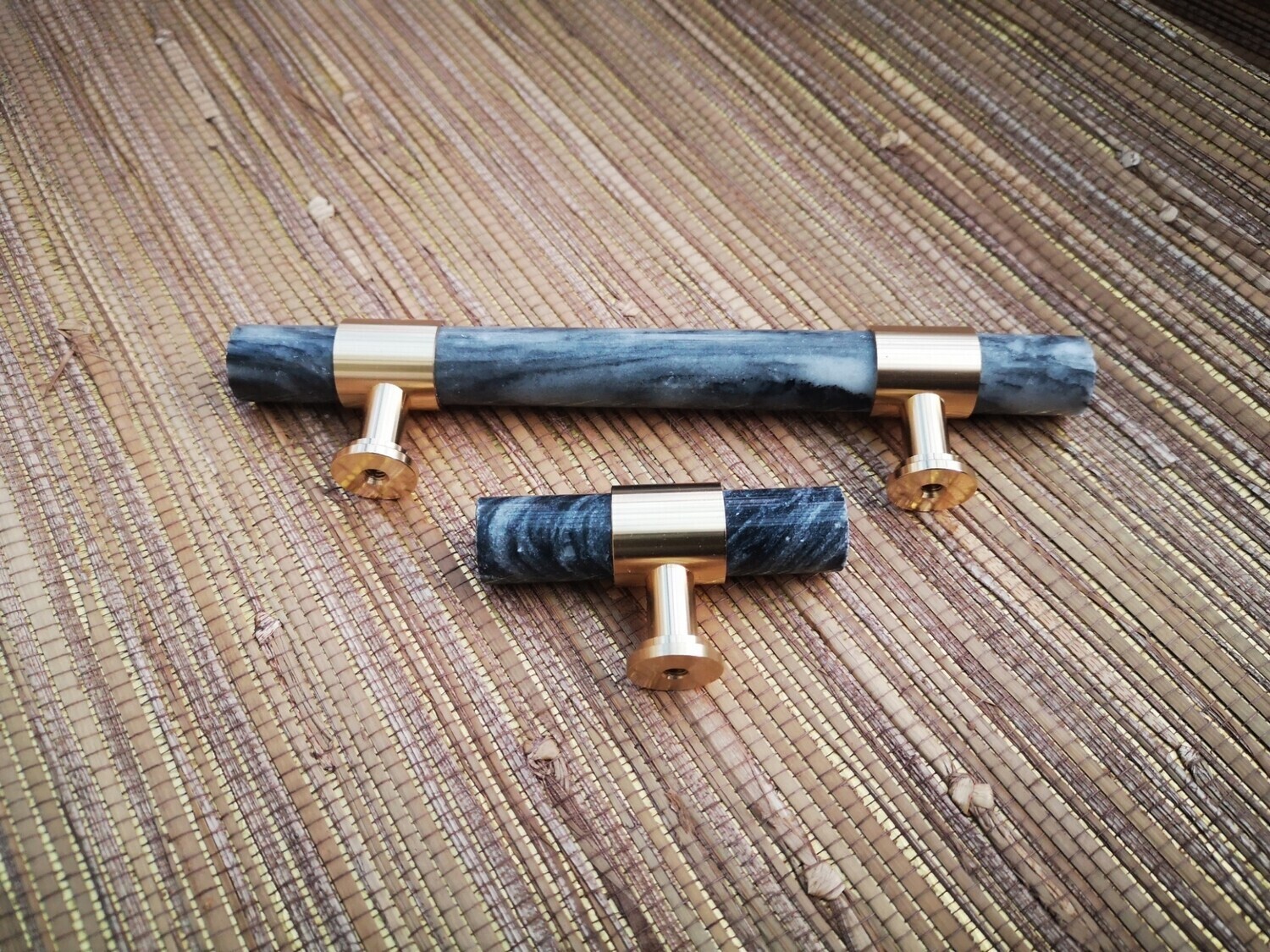 Smoke grey marble bar Handle with brass ring fixings