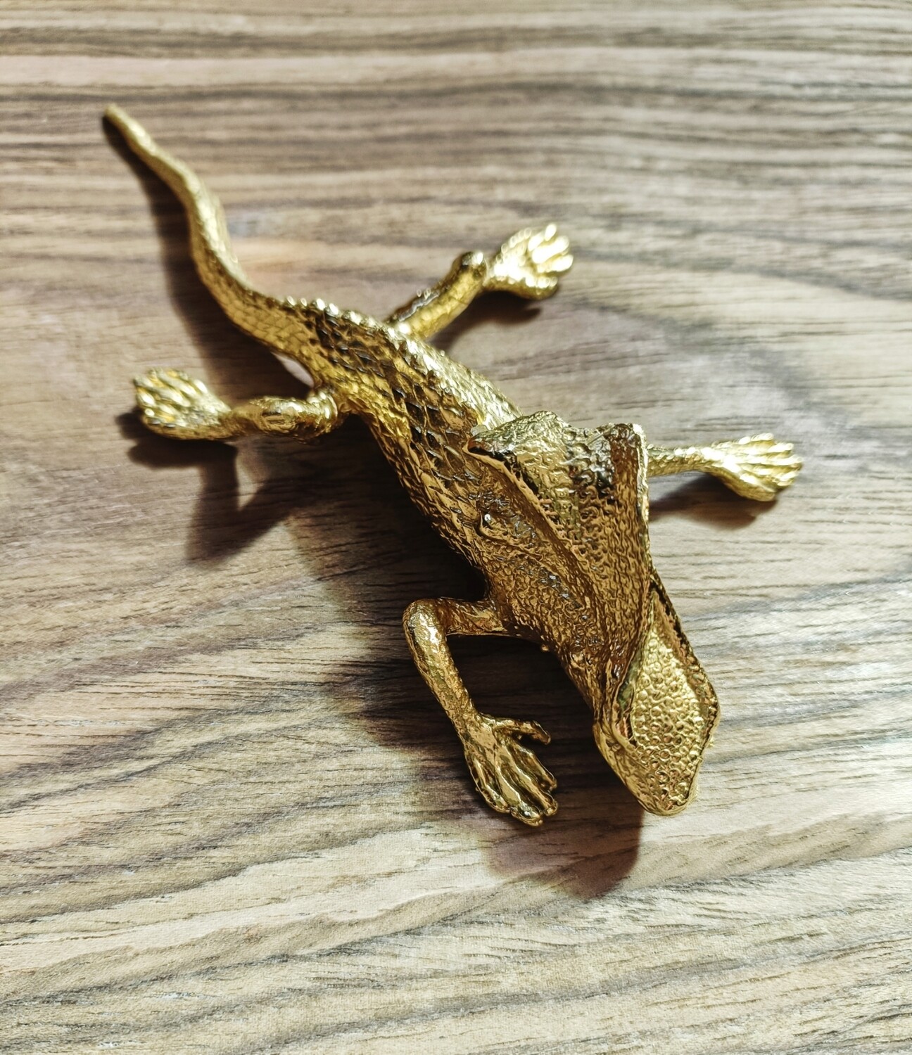 Gold brass lizard drawer knob