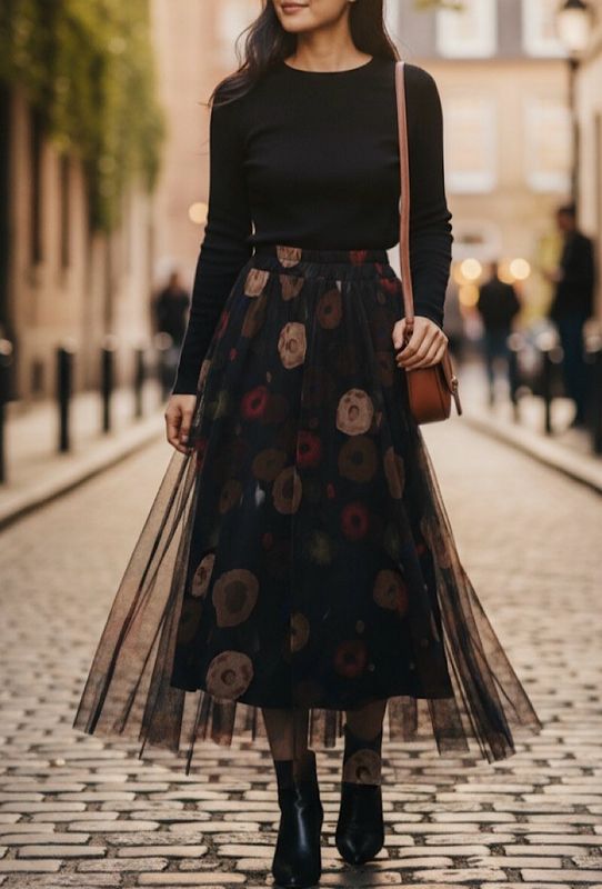 &#39;Ariana&#39; Tuille Skirt in Black