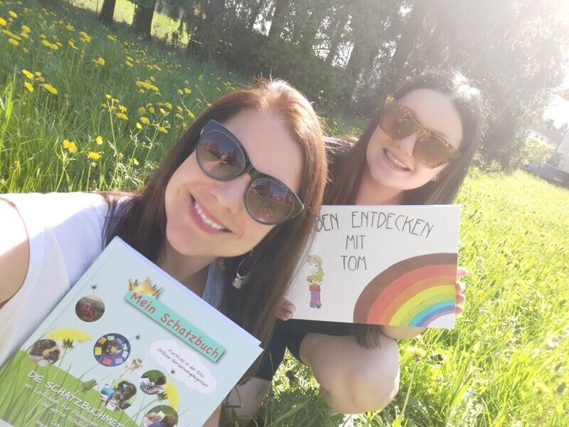 Portfolio in der KITA (M)
Eine Herzensangelegenheit
Die Schatzbuchmethode
und das Bilderbuch Farben entdecken mit Tom
statt 39,89€ nur 34,99€ Portfolio in der KITA (M)
Eine Herzensangelegenheit
Die Schatzbuchmethode
und das Bilderbuch Farben entdecken mit Tom
statt 39,89€ nur 34,99€