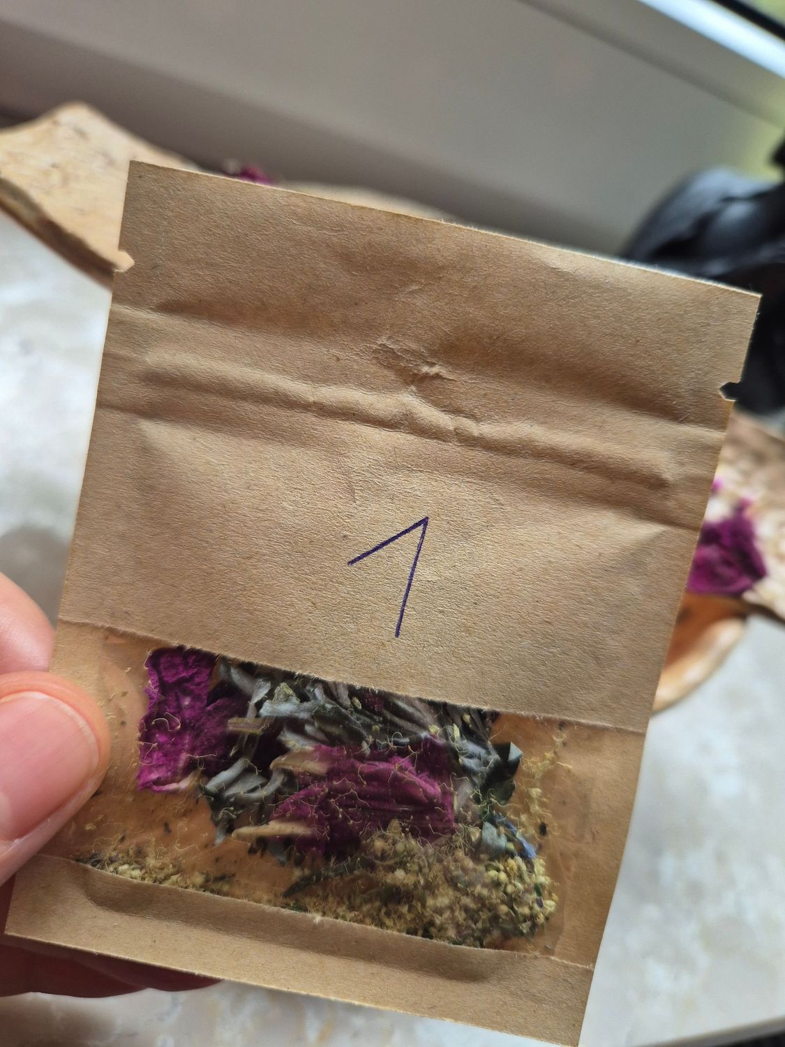 Meine Rauhnächte - MeinSchatzbuch 12 Nächte zwischen den Jahren - 12 kleine Reisen zu dir selbst Ein liebevoll zusammengestelltes Räucherset mit 12 Kräuterpäckchen und dem Begleitheft Meine Rauhnächte - MeinSchatzbuch 12 Nächte zwischen den Jahren - 12 kleine Reisen zu dir selbst Ein liebevoll zusammengestelltes Räucherset mit 12 Kräuterpäckchen und dem Begleitheft