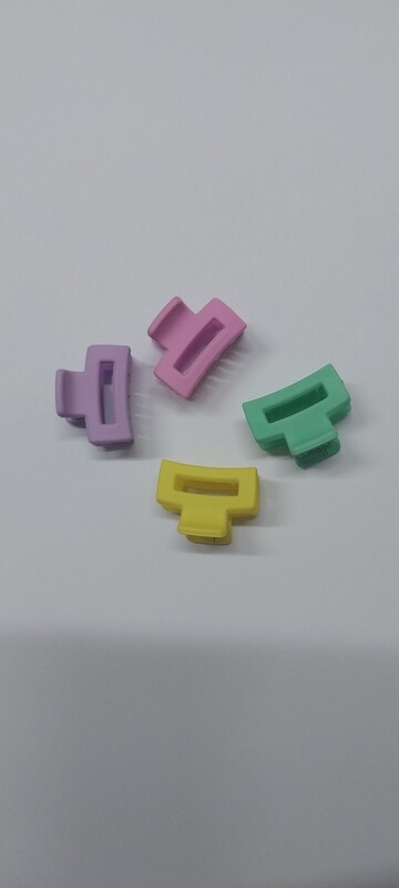 Small Rectangular Clips Set of 4 Random Colors