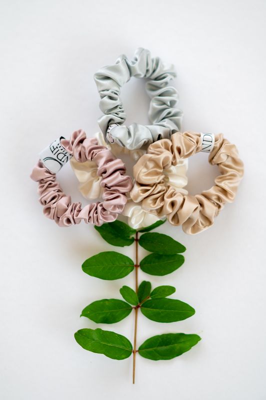 Mindify Silk Scrunchies
