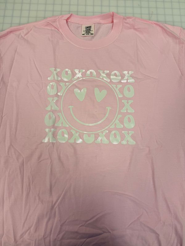 (2X) XOXO Smiley - White Opal  - Short Sleeve Pink