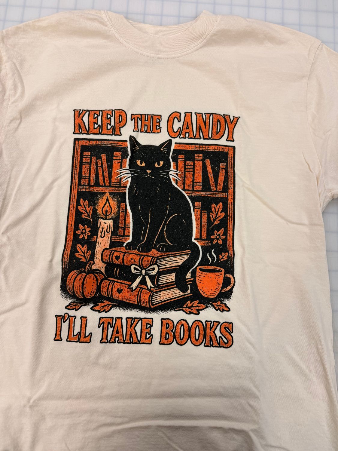 (M) Black Cat Books - Short Sleeve Ivory