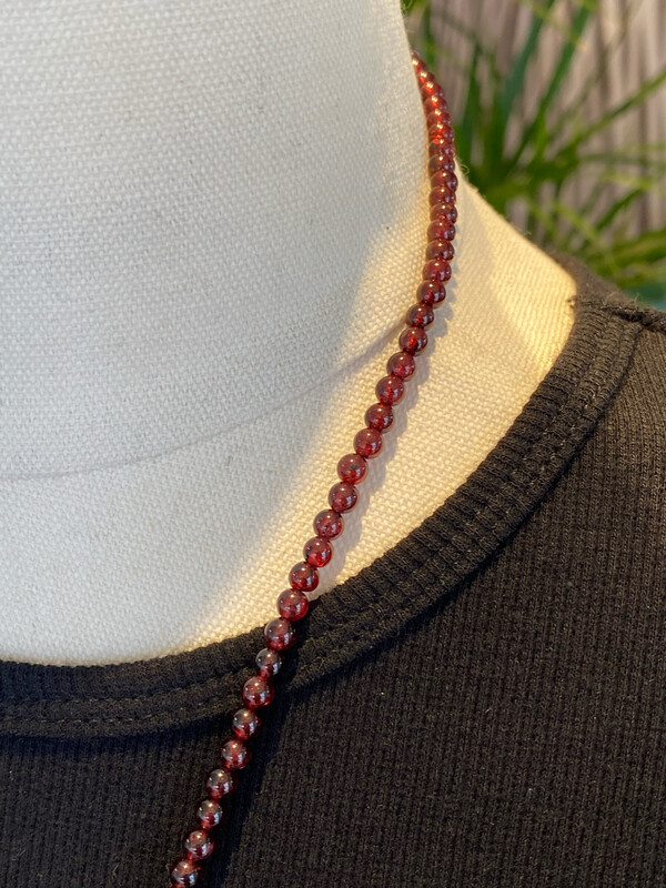 Garnet Short Strand