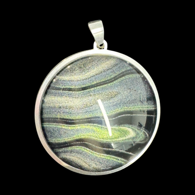Pewter - A Collection In Black/White/Silver With A Shimmer Of Green And Blue