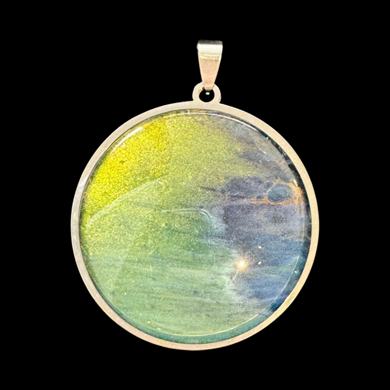 SUMMER BLISS in Large Round Pendant