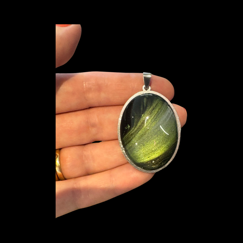 SUMMER BLISS in Large Oval Pendant