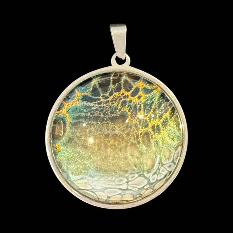 SUMMER BLISS in Small Round Pendant