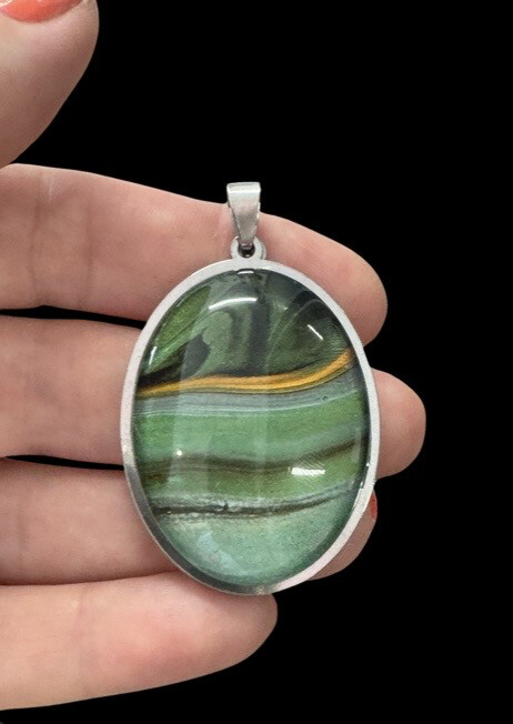 SUMMER BLISS in Large Oval Pendant