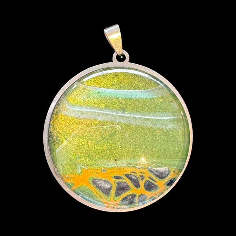 SUMMER BLISS in Large Round Pendant