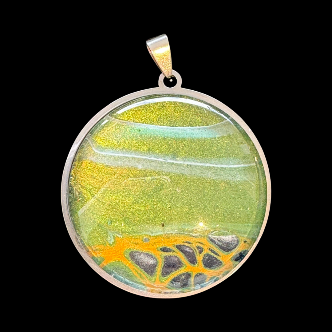SUMMER BLISS in Large Round Pendant