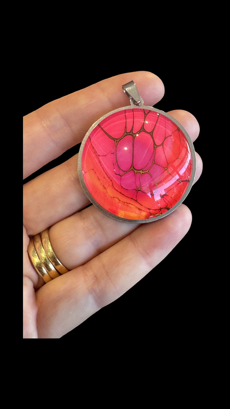 SUMMER BLISS in Large Round Pendant