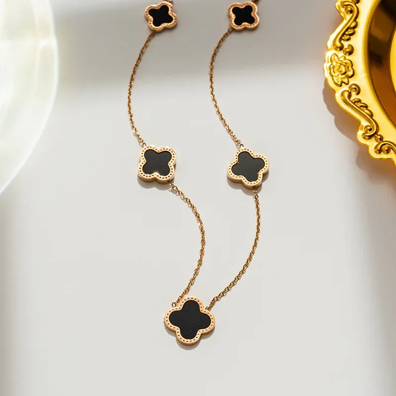Van Gold Black Multi Flower Necklace
