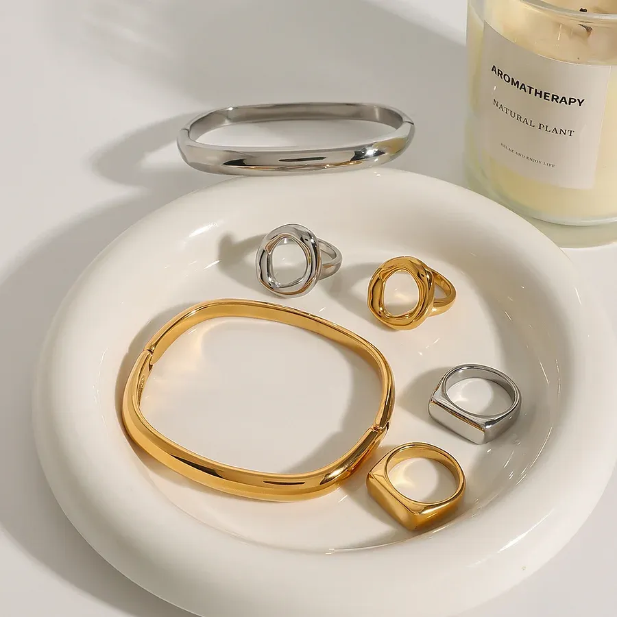 Circle of Life Bangle Gold