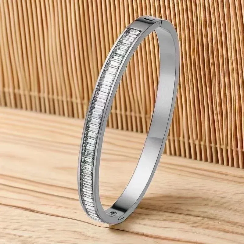 Louis Silver Channel