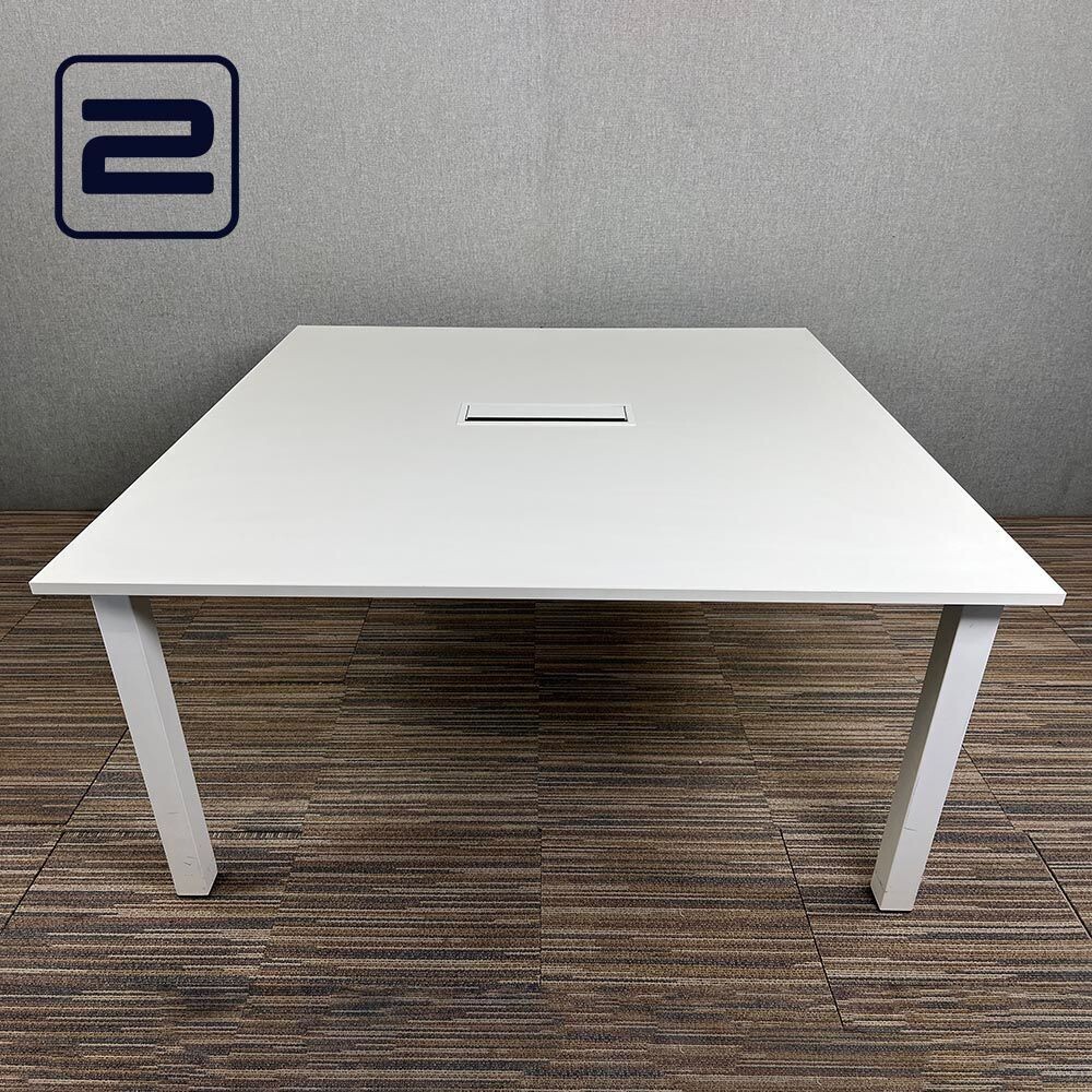 PAMI Vergadertafel B150xD150xH75 - Wit Melamine / Wit Metaal