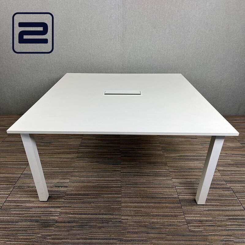 PAMI Vergadertafel B150xD150xH75 - Wit Melamine / Wit Metaal
