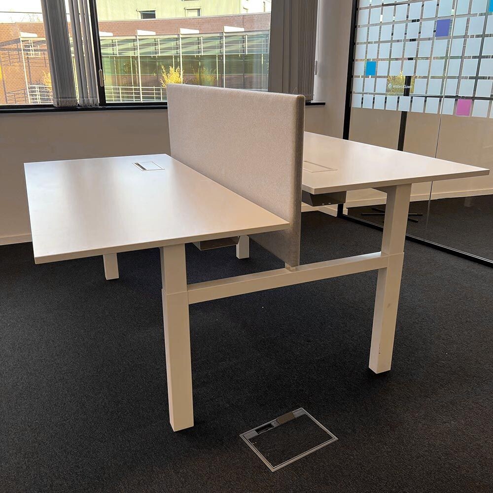 OSMOZ Feelgood Dubbele Workbench mt slinger en grijze tussenwand B160xD170xH62-85 - Wit Melamine / Wit metaal