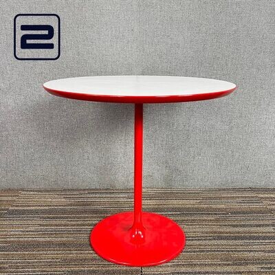 ARPER DIZZIE Bijzettafel B51xD47xH50 - Wit / rood MDF embossed / Rood Voetplaat