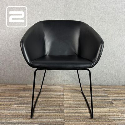 AHREND Bezoekersstoel - Zwart Leder / Zwart metaal Slede