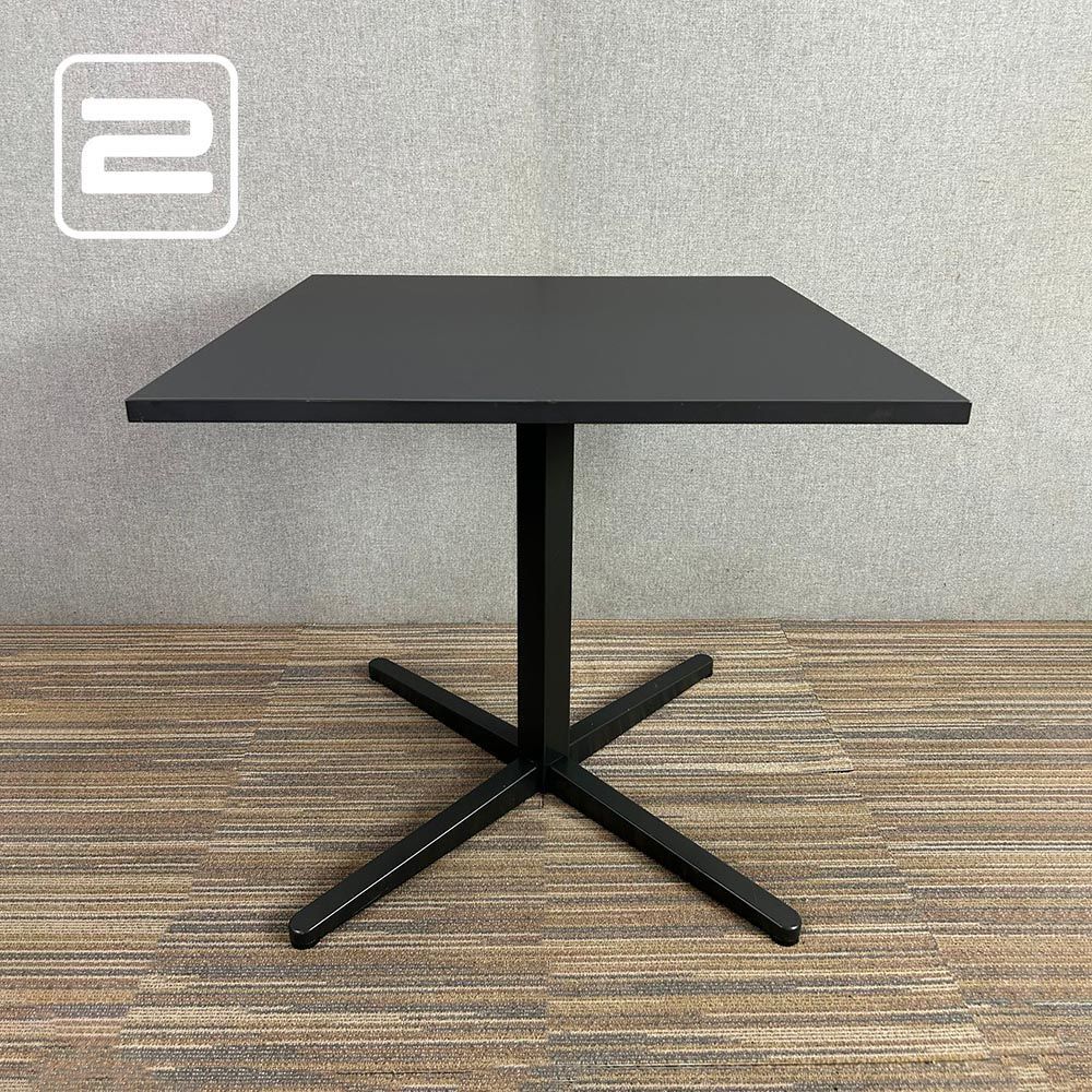 APS Bijzettafel B80xD80xH75 - Zwart Melamine / Zwart metaal Centrale poot