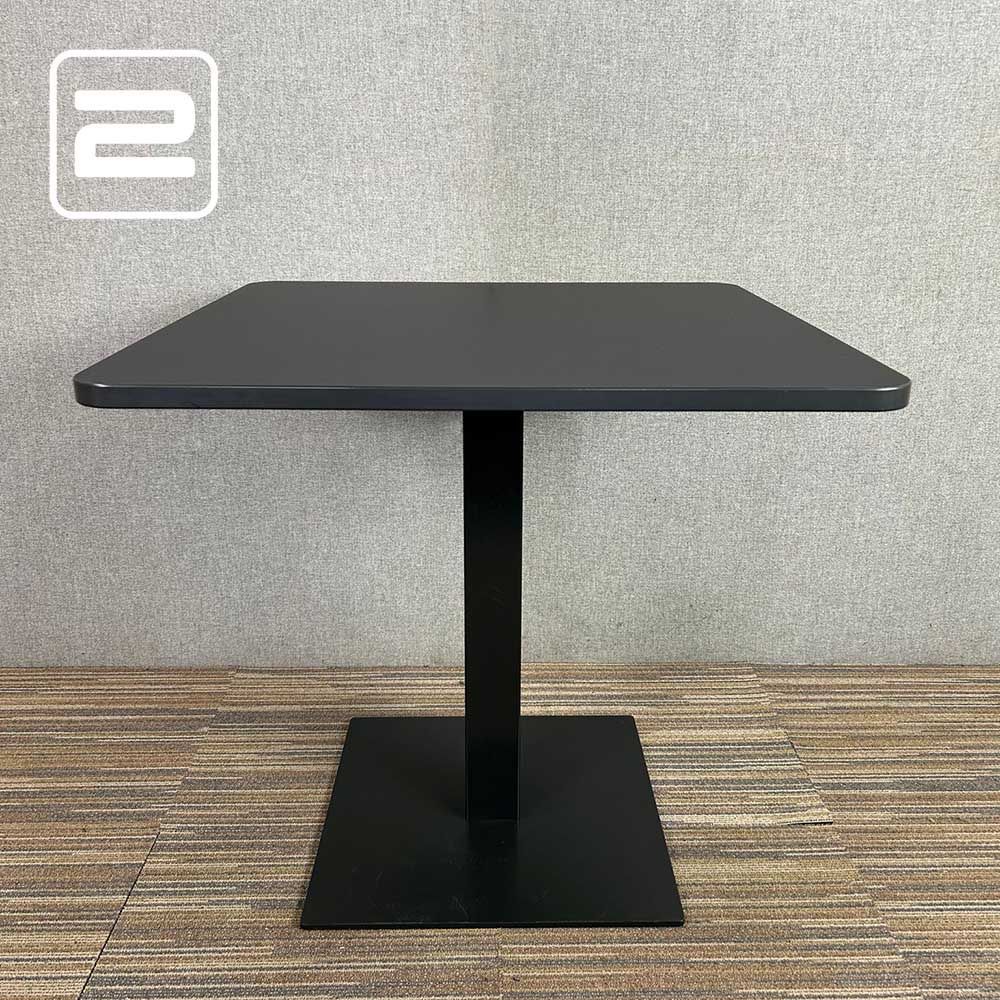 APS Tafel B80xD80xH75 - Zwart Melamine / Zwart Metaal Centrale Poot