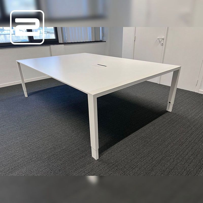 AHREND Vergadertafel B240xD160xH65-85 - Wit Melamine / Beige Metaal