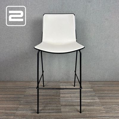 PEDRALI Tweet 892 Kruk - Wit / Zwart Kunststof / Zwart Metaal Vierpoot PEDRALI Tweet 892 Kruk - Wit / Zwart Kunststof / Zwart Metaal Vierpoot