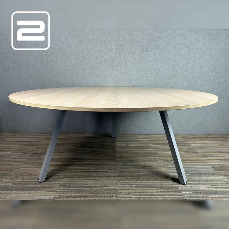 AHREND Vergadertafel rond B180xD180xH76 - Ahorn Melamine / Metaal 3-poot
