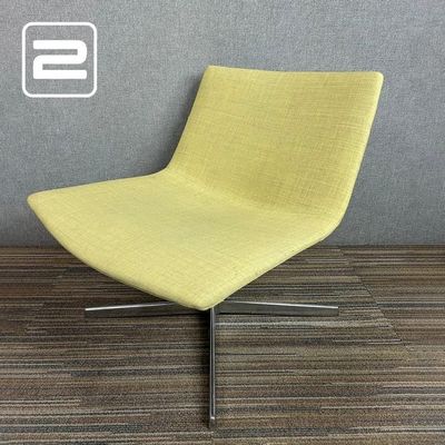 ARPER Catifa 80 Lounge Chair - Geel Stof / Chrome Voetkruis