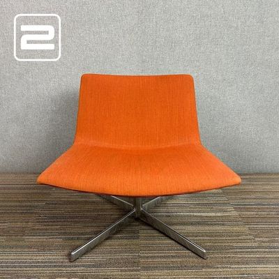 ARPER Catifa 80 Lounge Chair - Oranje Stof / Chrome Voetkruis