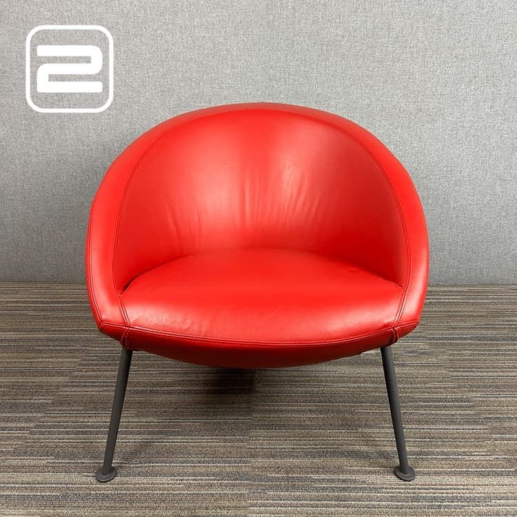 ARTIFORT Hanna Lounge Chair - Rood Leder / Zwart metaal 3-poot