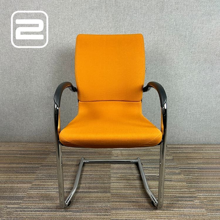 AHREND Vergaderstoel stapelbaar - Oranje Stof / Chrome Slede