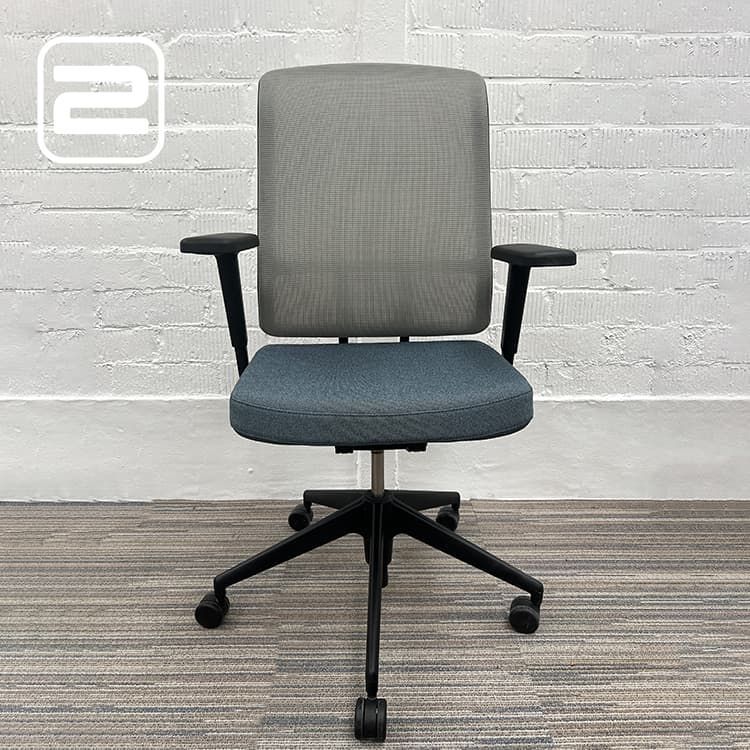VITRA AM Chair Bureaustoel - Blauw / grijs Mesh / Zwart Kunststof Voetkr mt wielen