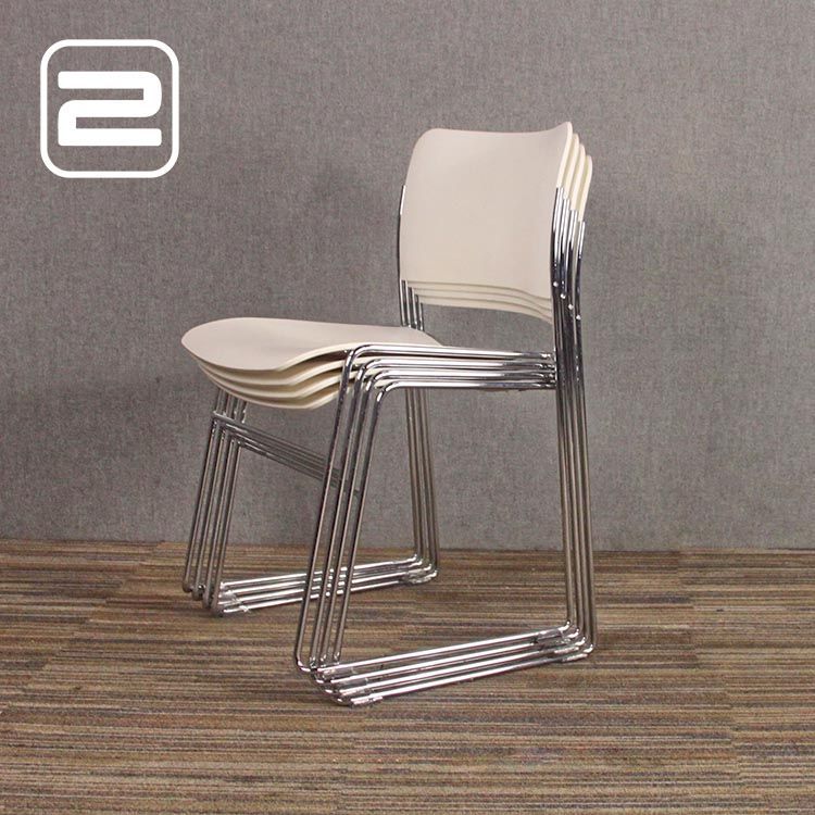 Set van 4x HOWE 40-4 Kantinestoel Stapelbaar - Wit Kunststof / Chrome slede
