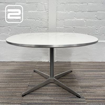 FRITZ HANSEN Circulair A222 Salontafel by Fritz Hansen B75xD75xH47, 5 - Wit Plastic Laminate / Aluminium Centrale Poot