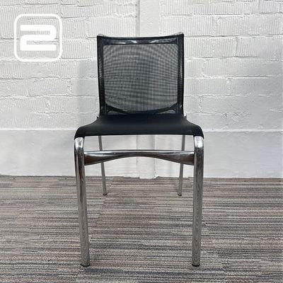 ALIAS Frame Chair Bezoekersstoel Stapelbaar - Zwart Netstof / Aluminium Vierpoot