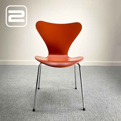FRITZ HANSEN Series 7 Butterfly Ontvangststoel by Arne Jacobsen - Terracotta / Chrome Vierpoot