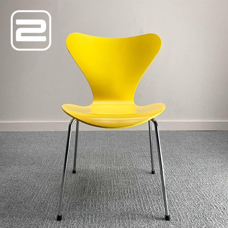 FRITZ HANSEN Series 7 Butterfly Ontvangststoel by Arne Jacobsen - Donkergeel / Chrome Vierpoot