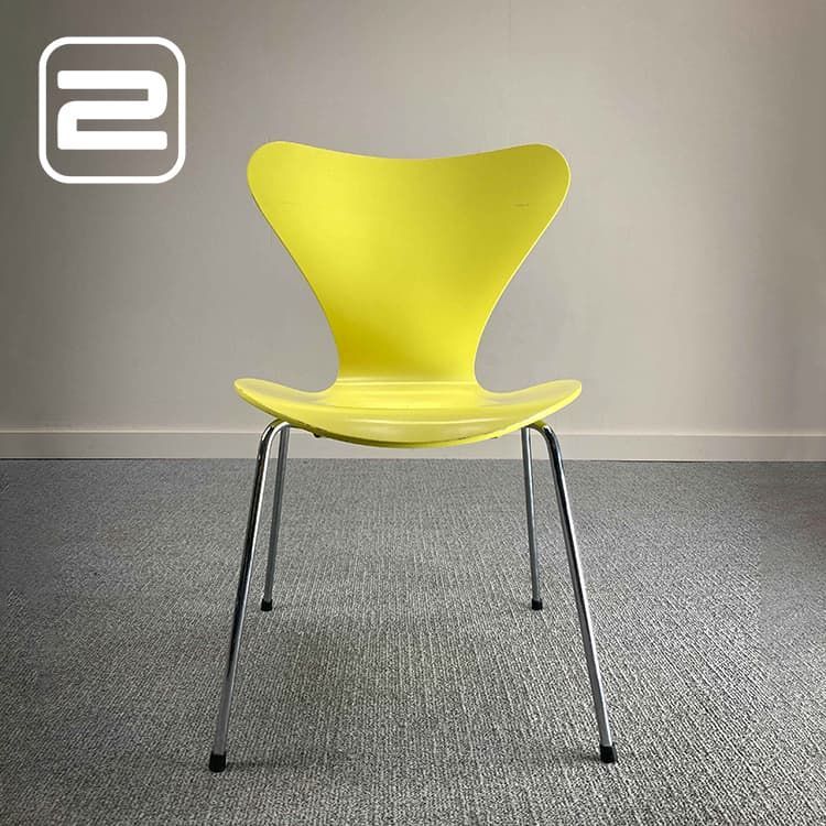 FRITZ HANSEN Series 7 Butterfly Ontvangststoel by Arne Jacobsen - Licht geel / Chrome Vierpoot