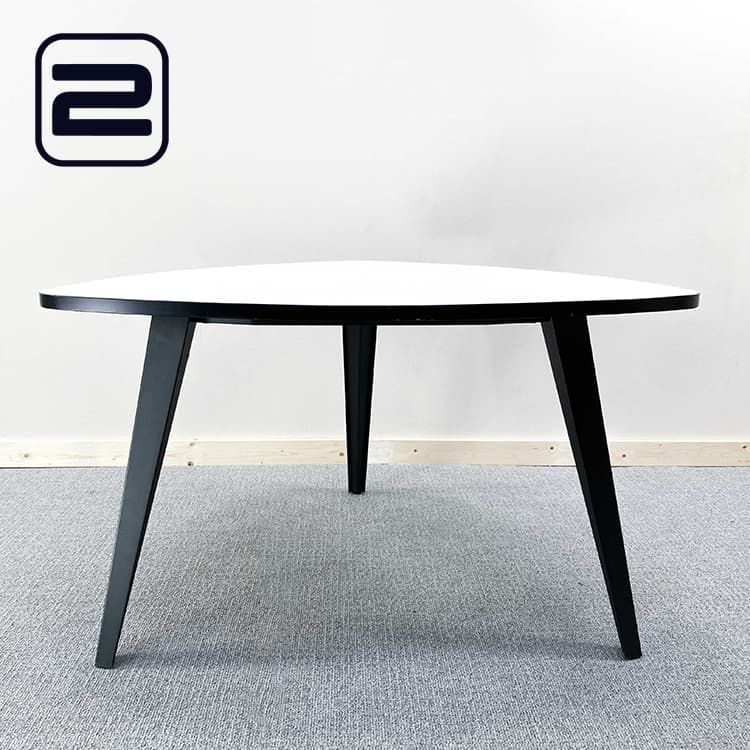 NN Vergadertafel B118xD118xH76 - Wit / Zwart Metaal 3-voet