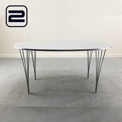 FRITZ HANSEN B613 Tafel B135xD90xH70 - Licht grijs / Chrome Vierpoot