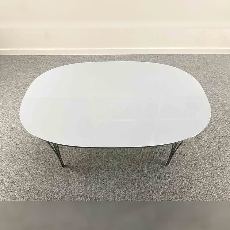 FRITZ HANSEN B613 Tafel B135xD90xH70 - Licht grijs / Chrome Vierpoot
