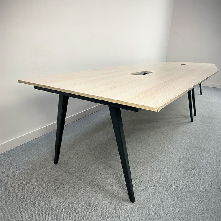 Vergadertafel B325xD100-130xH75 - Beuk Hout / Zwart Metaal Vierpoot