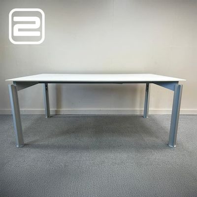 BULO Bureau B180xD100xH70-80 - Wit Melamine / Metaal Vierpoot
