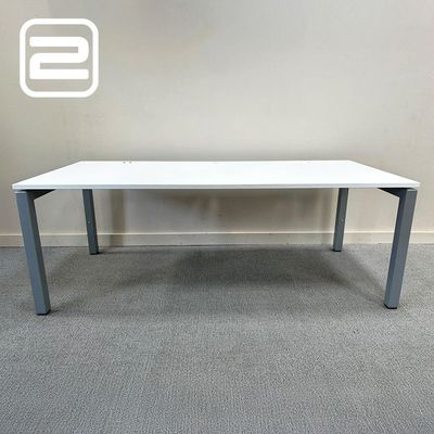 KINNARPS Bureau B180xD80xH64-84 - Wit Melamine / Metaal U-poot