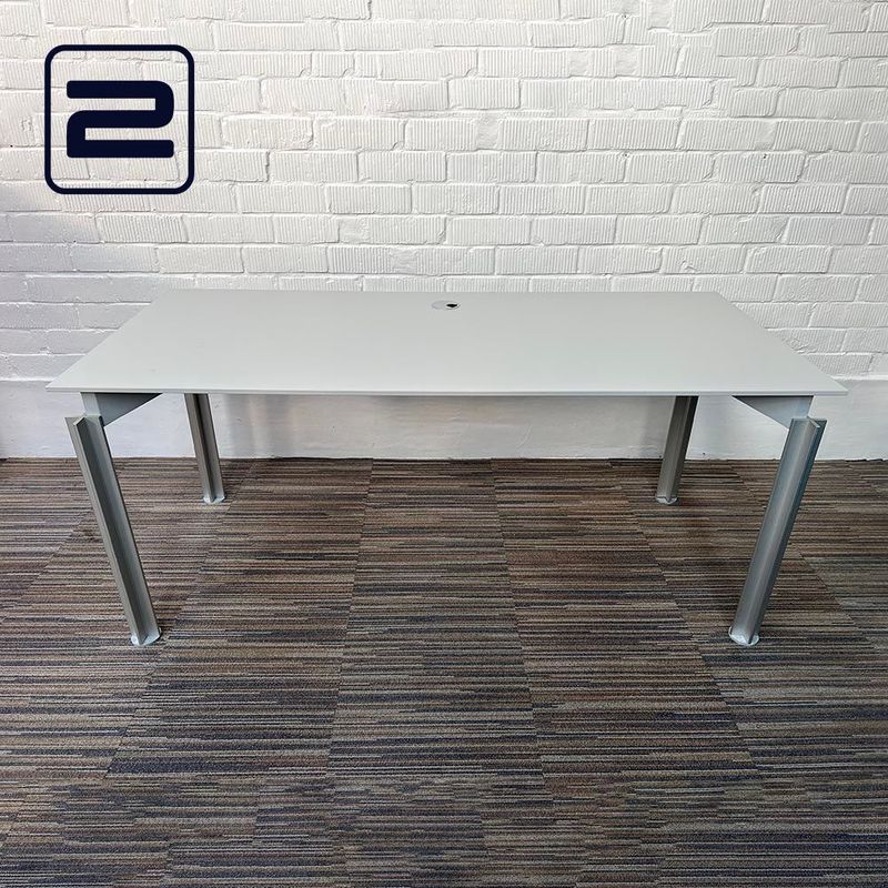 BULO H2O Serie 2 Bureau B180xD80xH62-82 - Licht grijs HPL / Alu Grijs