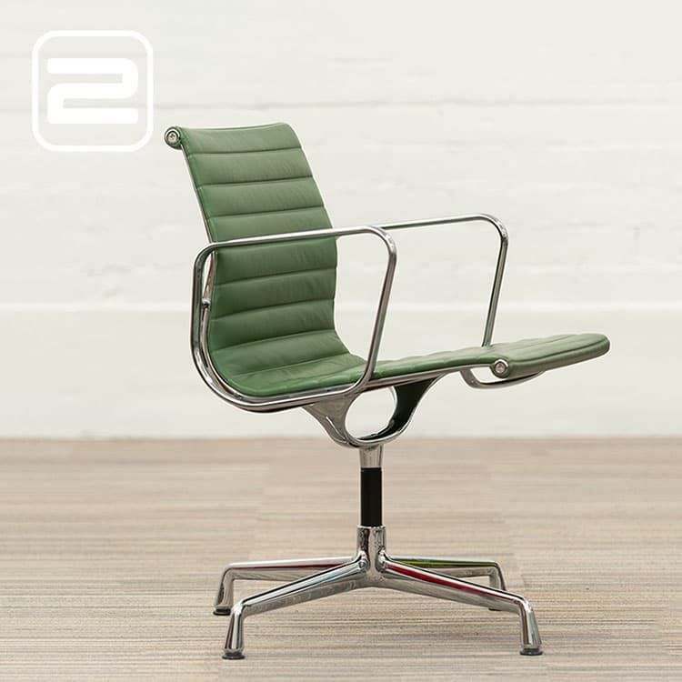 VITRA EA 108 Swivelstoel by Charles & Ray Eames - Groen Leder / Chrome Swivel